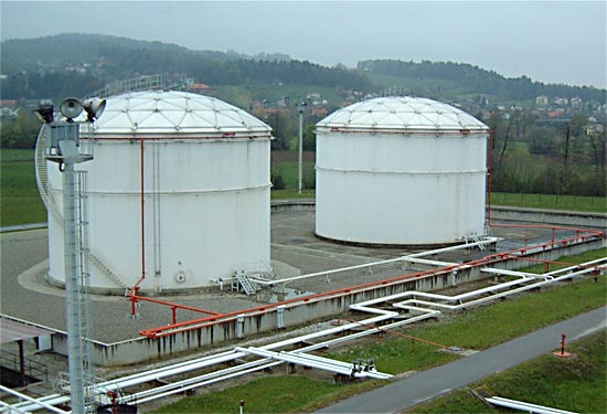 PETROL, Ljubljana - Skladi�te naftnih derivata RA�E 1996-2002.