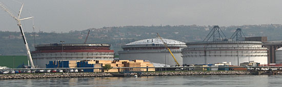 LUKA KOPER, Koper, SLOVENIJA, spremnici za JET gorivo - korisnik Q8, Kuwait 2007.